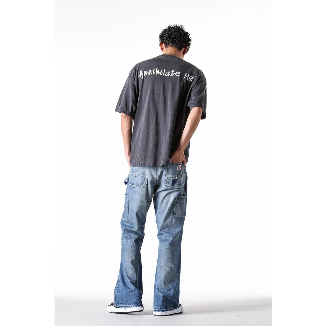 SAINT MXXXXXX SAINT SS TEE/BLK Green SAINT BOX LOGO short sleeves Washed black S-XL Look for cylindrical fabrics without side seams. Don’t buy open ones anymore. It’s boring. Assute garments are dyed. The whole piece is sprayed with horse-hair spray. Then spray it again to fade. The collar and cuffs are frayed. Many places are damaged. Authentic grade printing is restored. Accessories are complete. With little angel anti-counterfeiting label.
